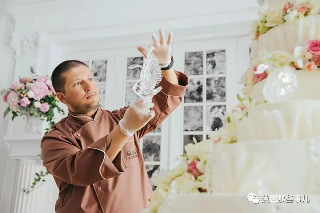 100万一个的结婚蛋糕啥样?贫穷限制了我的想象力