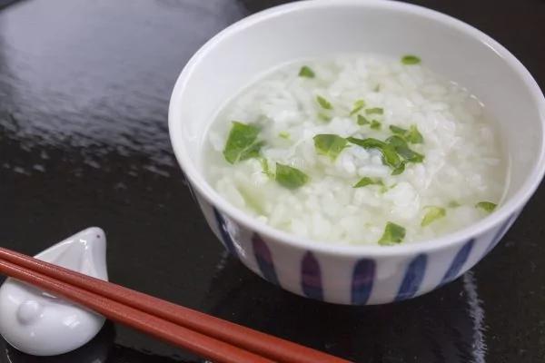 泡茶、炖肉、煮粥时的泡沫到底该不该撇?99%的人都错了!