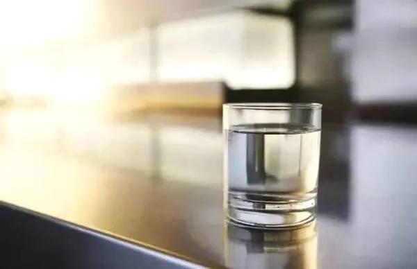 一组试验对比:喝30天白开水 身体发生惊人变化!