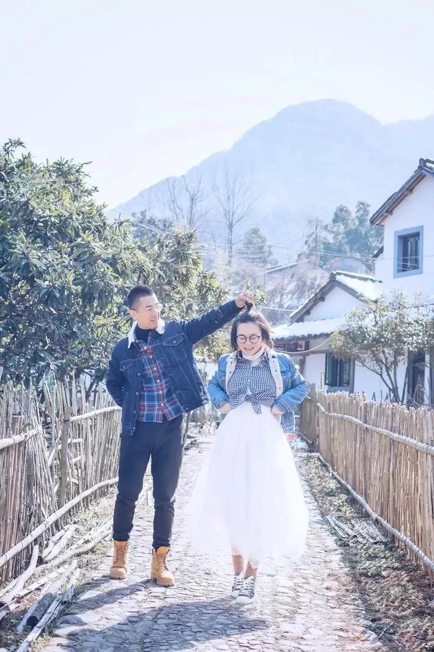 90后姑娘与网恋男友认识27天就裸婚闪婚 网友炸锅
