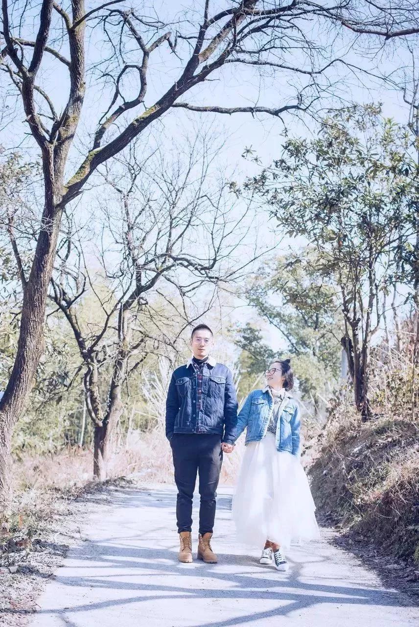 90后姑娘与网恋男友认识27天就裸婚闪婚 网友炸锅