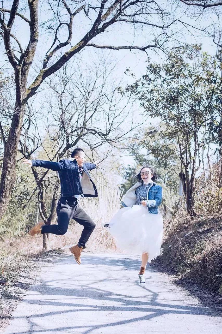 90后姑娘与网恋男友认识27天就裸婚闪婚 网友炸锅
