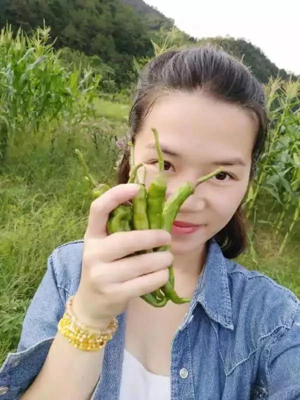 90后姑娘与网恋男友认识27天就裸婚闪婚 网友炸锅