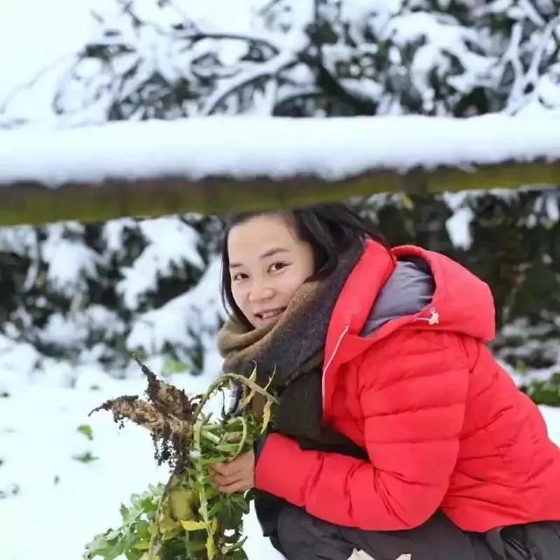 90后姑娘与网恋男友认识27天就裸婚闪婚 网友炸锅