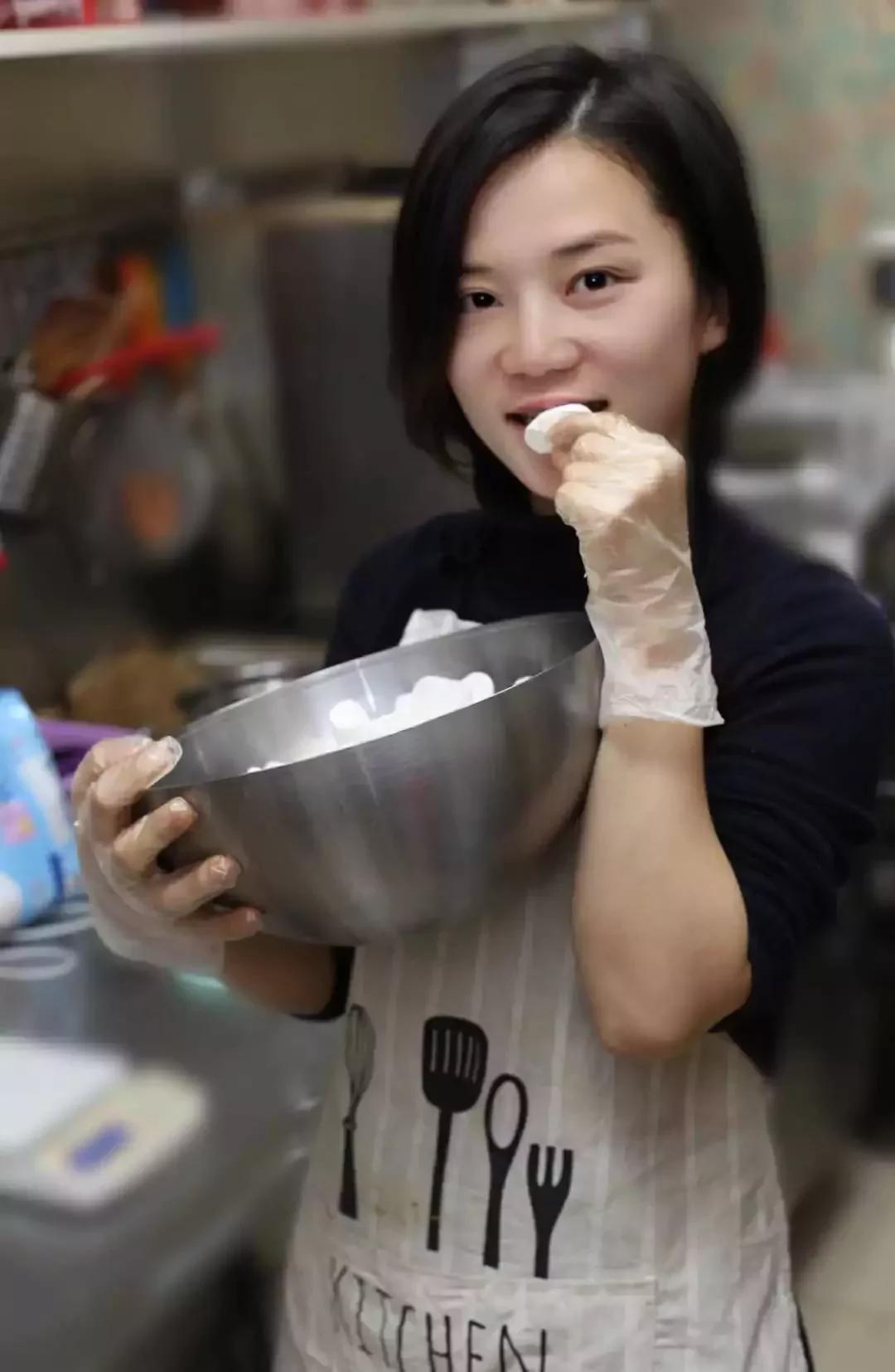 90后姑娘与网恋男友认识27天就裸婚闪婚 网友炸锅