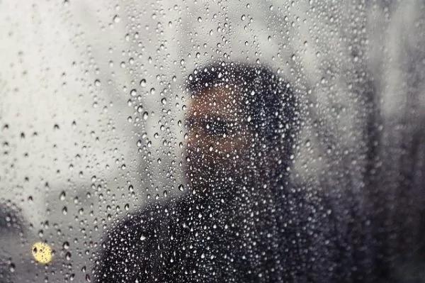阴雨绵绵易忧郁?日照不足致情绪失调
