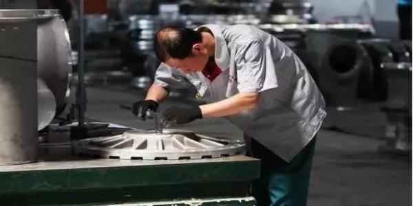 机械厂来了个傻员工,诠释了吃亏是福 !