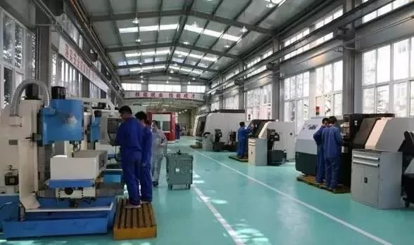 机械厂来了个傻员工 诠释了吃亏是福!