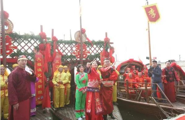 杭州小夫妻4年结了101次婚 终于修成正果