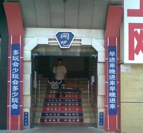 【爆笑】除夕 邻居家贴的对联 差点没把我笑晕~