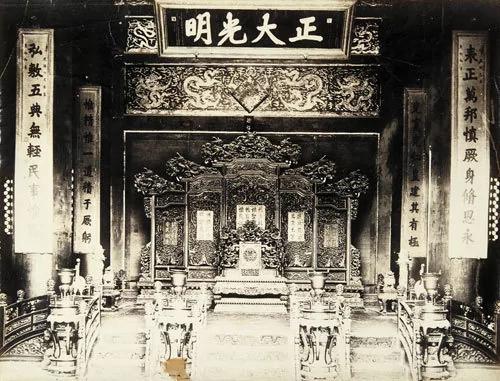 《易经》人间道——八种教养、四种抉择、两种思维、一种境界