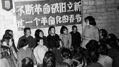 对比过年与春联 “新旧社会”迥然不同