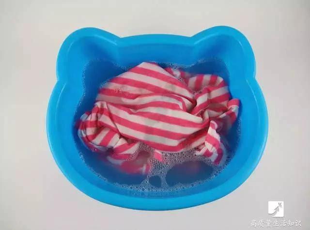 新衣服要不要洗了再穿?没想到90%的人都做错了!教你正确方法…