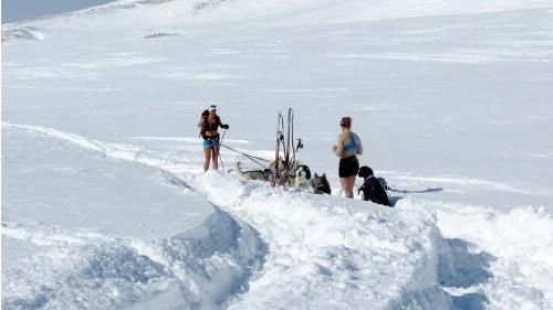 离奇!男子纽约雪山失踪6天 穿滑雪服出现在加州