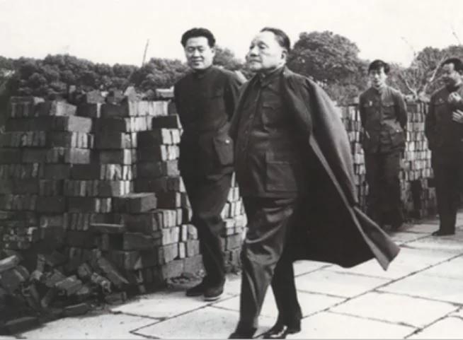 【老照片】这是中共历史上最短命的“英雄模范”