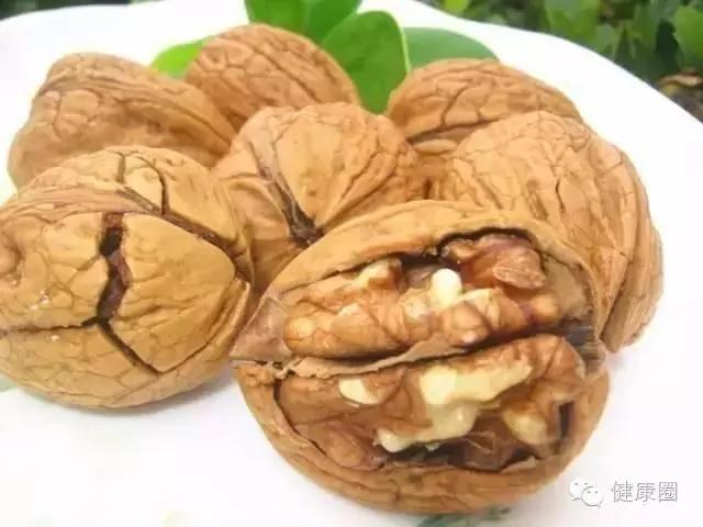 这个动作能坚持9秒 你就还是年轻人!(附抗衰老秘方)