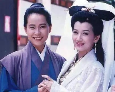 超奇葩!第一次去婆婆家过年 就把马桶坐裂 全桌灌醉!