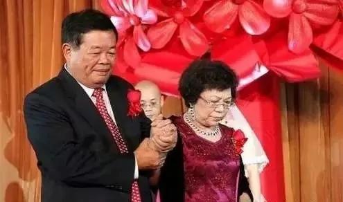 曹德旺自曝有过外遇 最终没离开文盲妻