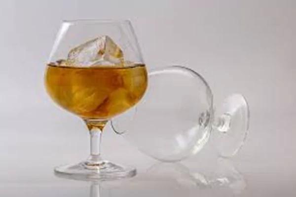 谨记!别把饭桌变酒桌 每次醉酒相当于得一次肝炎