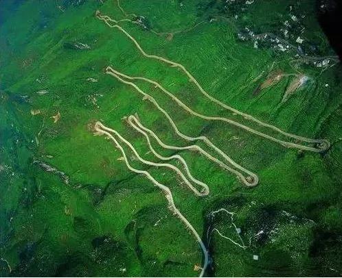 中国的“死亡公路” 老外表示分分钟跳崖