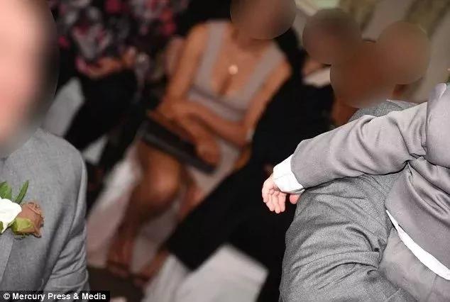一半婚礼照片失焦 这对夫妇已经被气炸了…