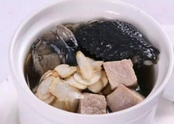 睡觉时身体突然抖一下 一脚踏空 警惕有可能是大病前兆