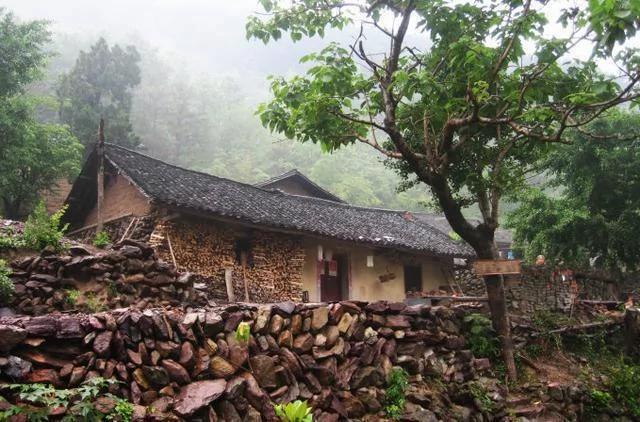 神秘中国:古怪小村庄 生1人必死1人