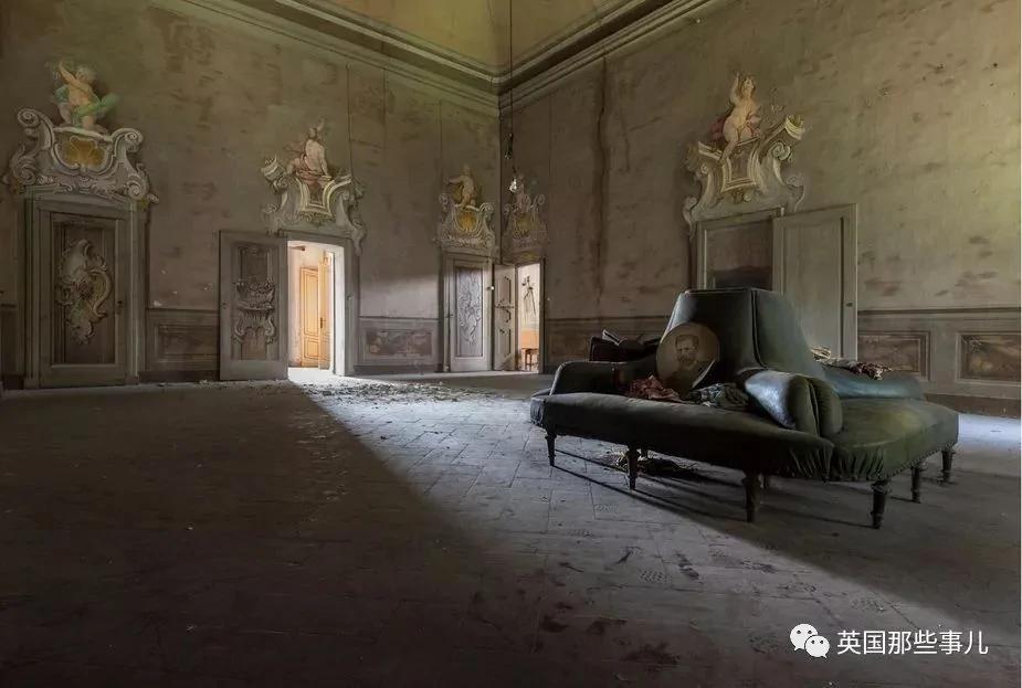世界上美景很多…她却偏偏喜欢潜入各种废弃荒宅!