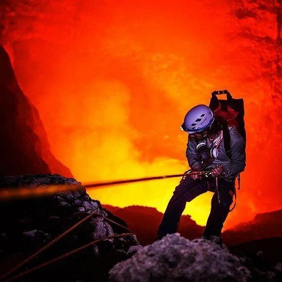 她深入活火山600米 拍下这些惊人照片!