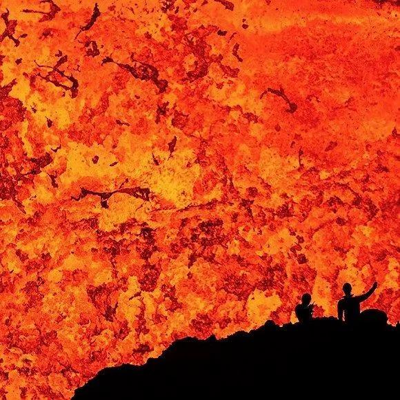 她深入活火山600米 拍下这些惊人照片!