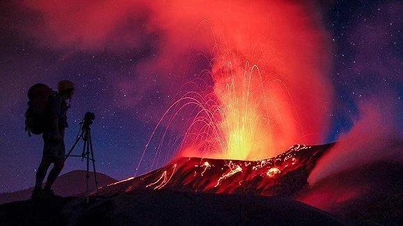 她深入活火山600米 拍下这些惊人照片!