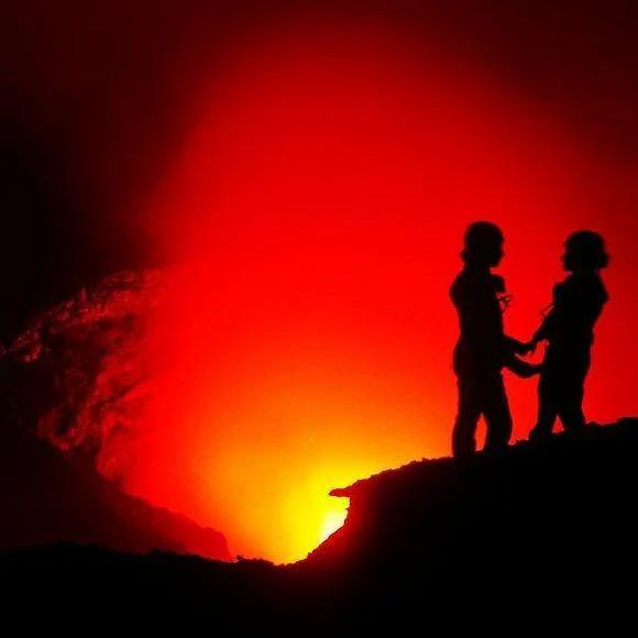 她深入活火山600米 拍下这些惊人照片!