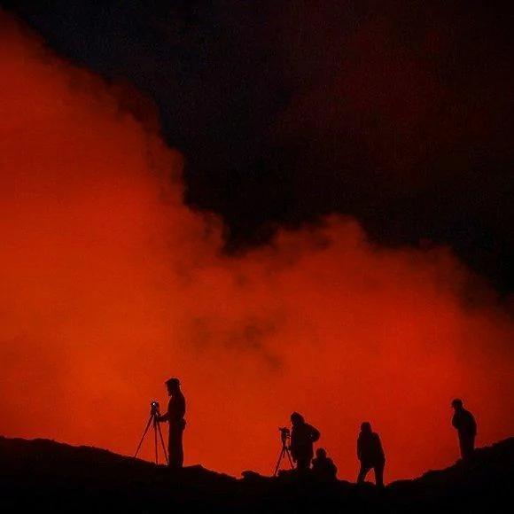 她深入活火山600米 拍下这些惊人照片!