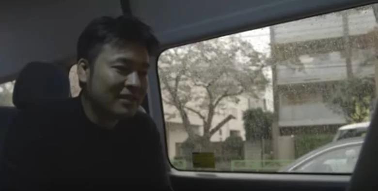 丈夫透过萤幕“监视太太一天的生活” 看到“这一幕”时 让他瞬间惊讶不已!