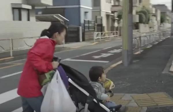 丈夫透过萤幕“监视太太一天的生活” 看到“这一幕”时 让他瞬间惊讶不已!