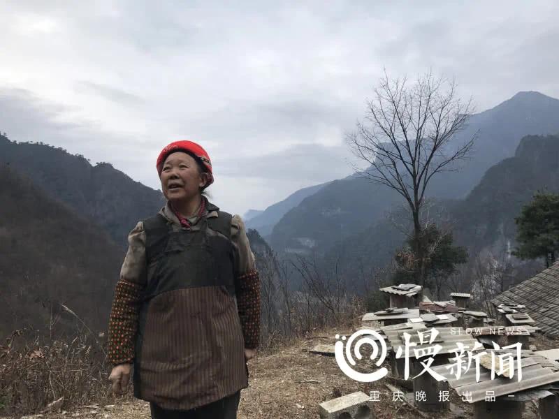 老夫妻筑屋深山峭壁上 一堆火烤了十二年!