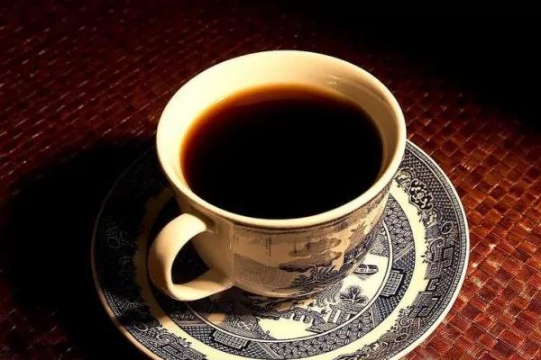 头痛欲裂 别再碰咖啡因!