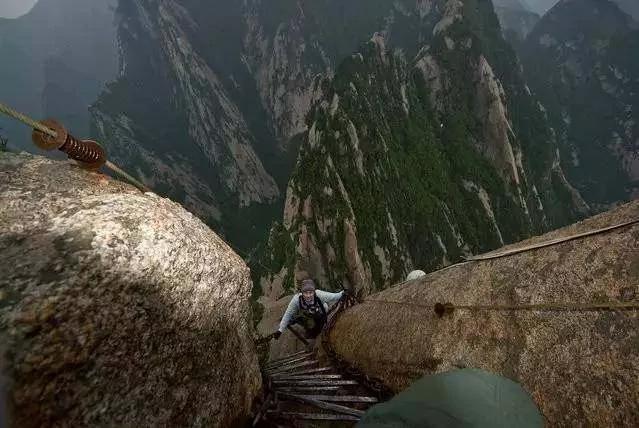 细数中国大陆七大悬空栈道 令人心惊胆战