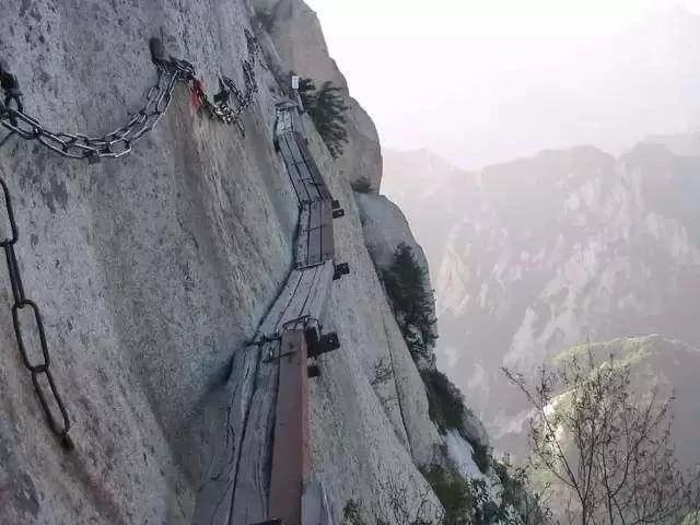 细数中国大陆七大悬空栈道 令人心惊胆战