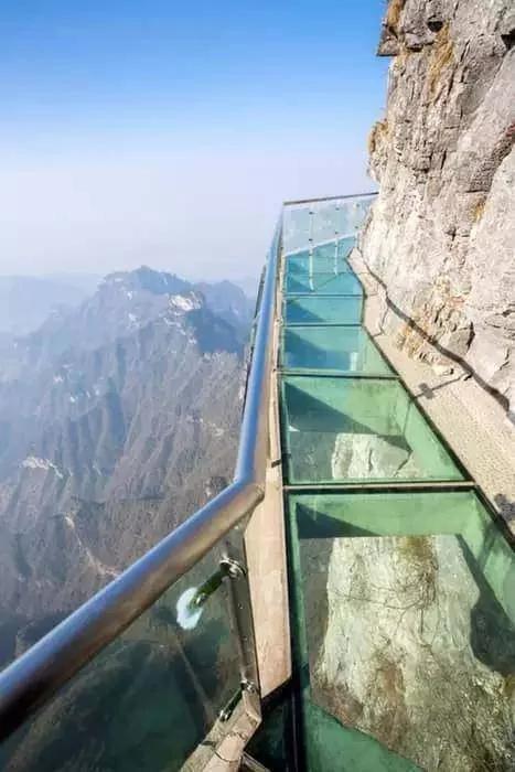 细数中国大陆七大悬空栈道 令人心惊胆战