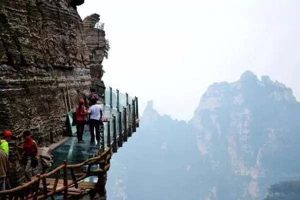 细数中国大陆七大悬空栈道 令人心惊胆战