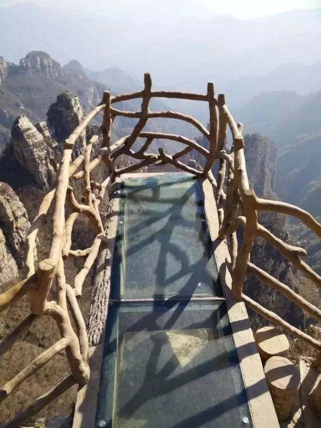 细数中国大陆七大悬空栈道 令人心惊胆战