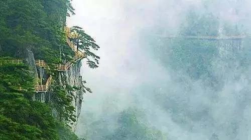 细数中国大陆七大悬空栈道 令人心惊胆战