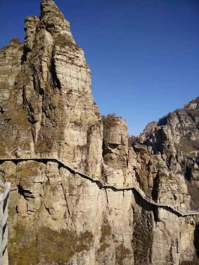 细数中国大陆七大悬空栈道 令人心惊胆战