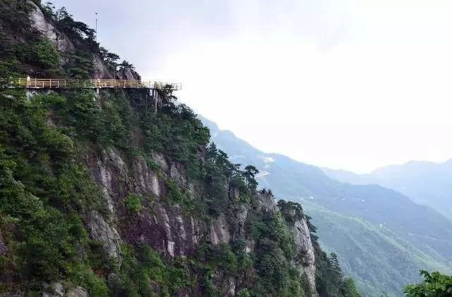 细数中国大陆七大悬空栈道 令人心惊胆战
