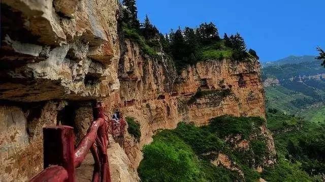 细数中国大陆七大悬空栈道 令人心惊胆战