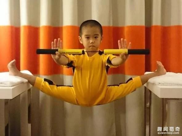 日本7岁男孩疯狂痴迷李小龙 每个动作都模仿到极致
