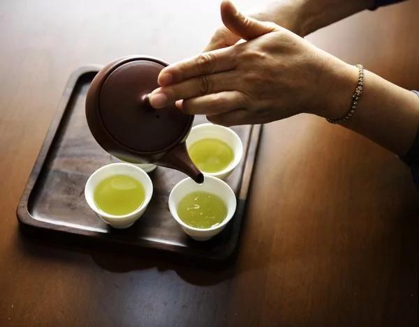 茶倒七分满 留下三分是人情!