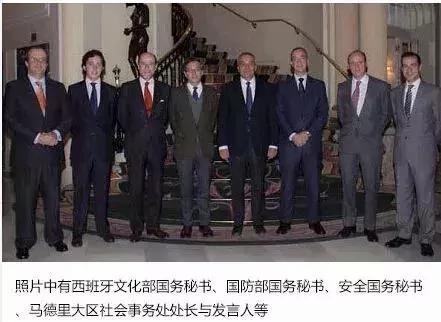 太牛了!这家伙靠蹭合影 成了职业骗子界的翘楚