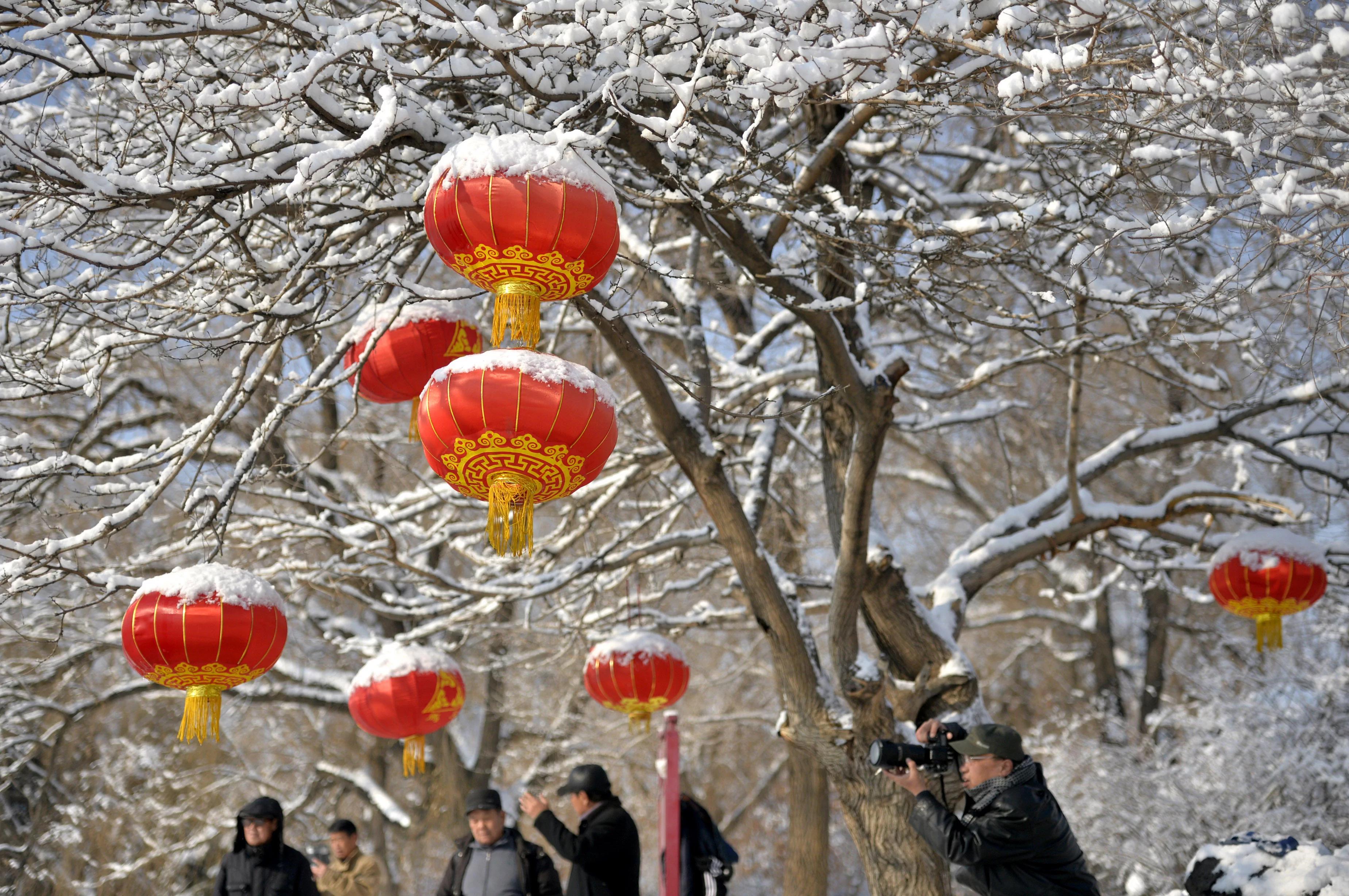 东北大雪喜人:大妈穿泳装雪地“撒欢”!